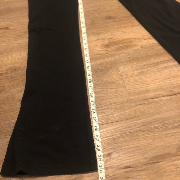 LULU Lemon Flare Leg Yoga Pants w Blue/Green/ White Waist Band EUC size 6 - Picture 3 of 4